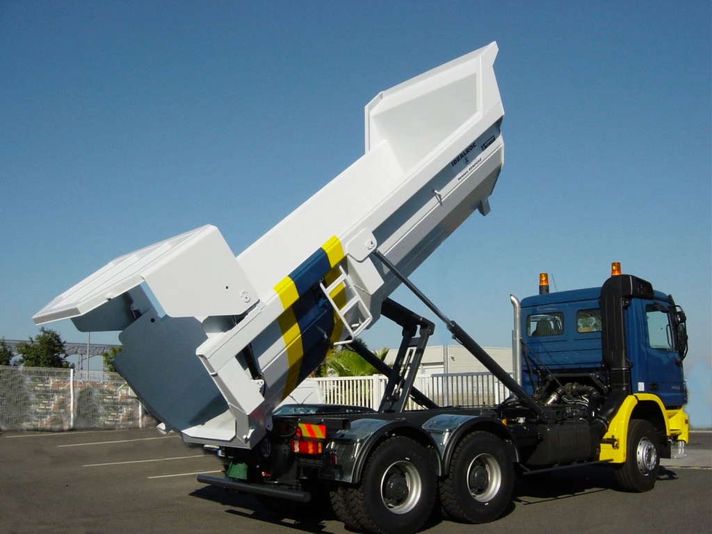 idealroc sur actros 6x4 paoli avec systeme de depose rapide 015 1024